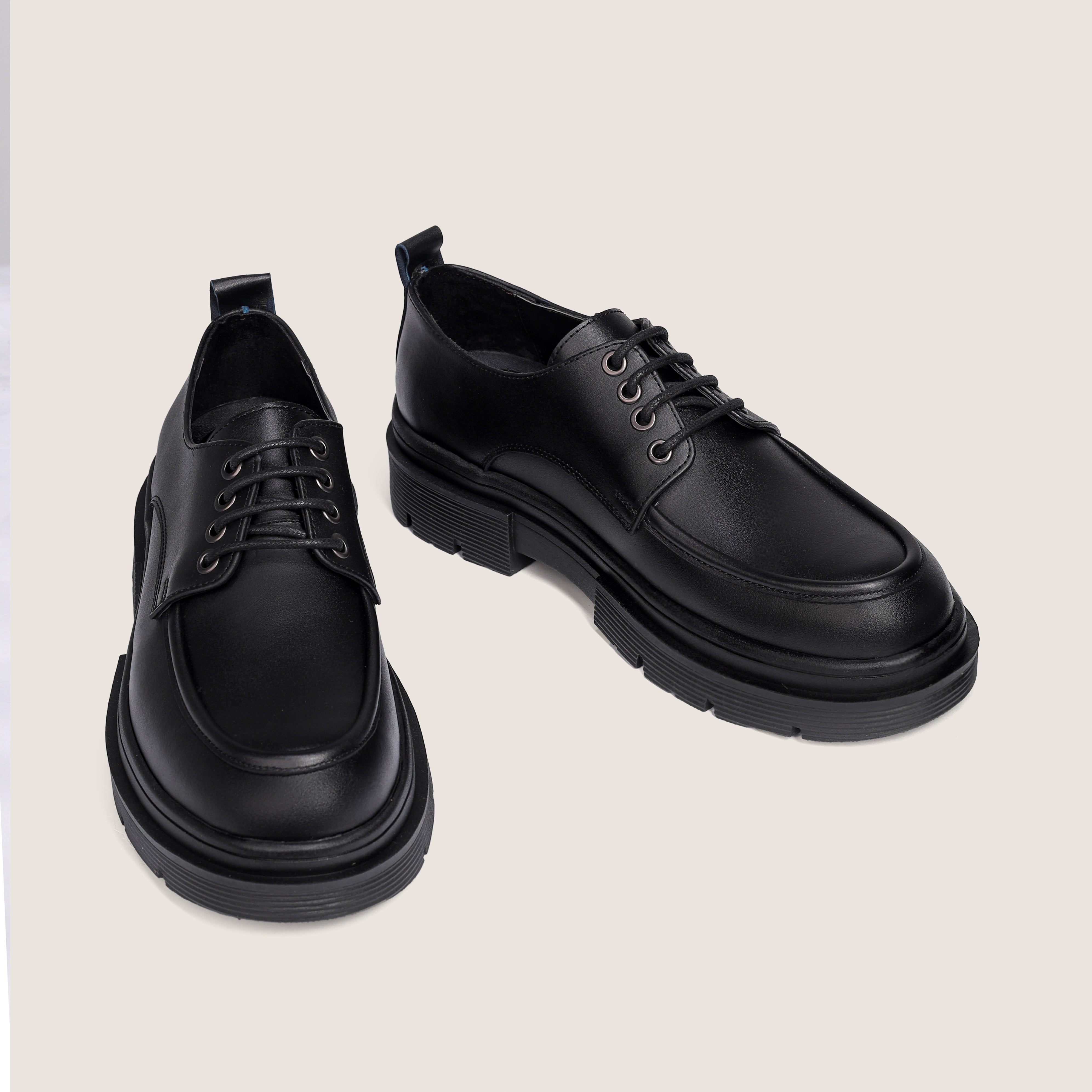 Alma Oxford Black