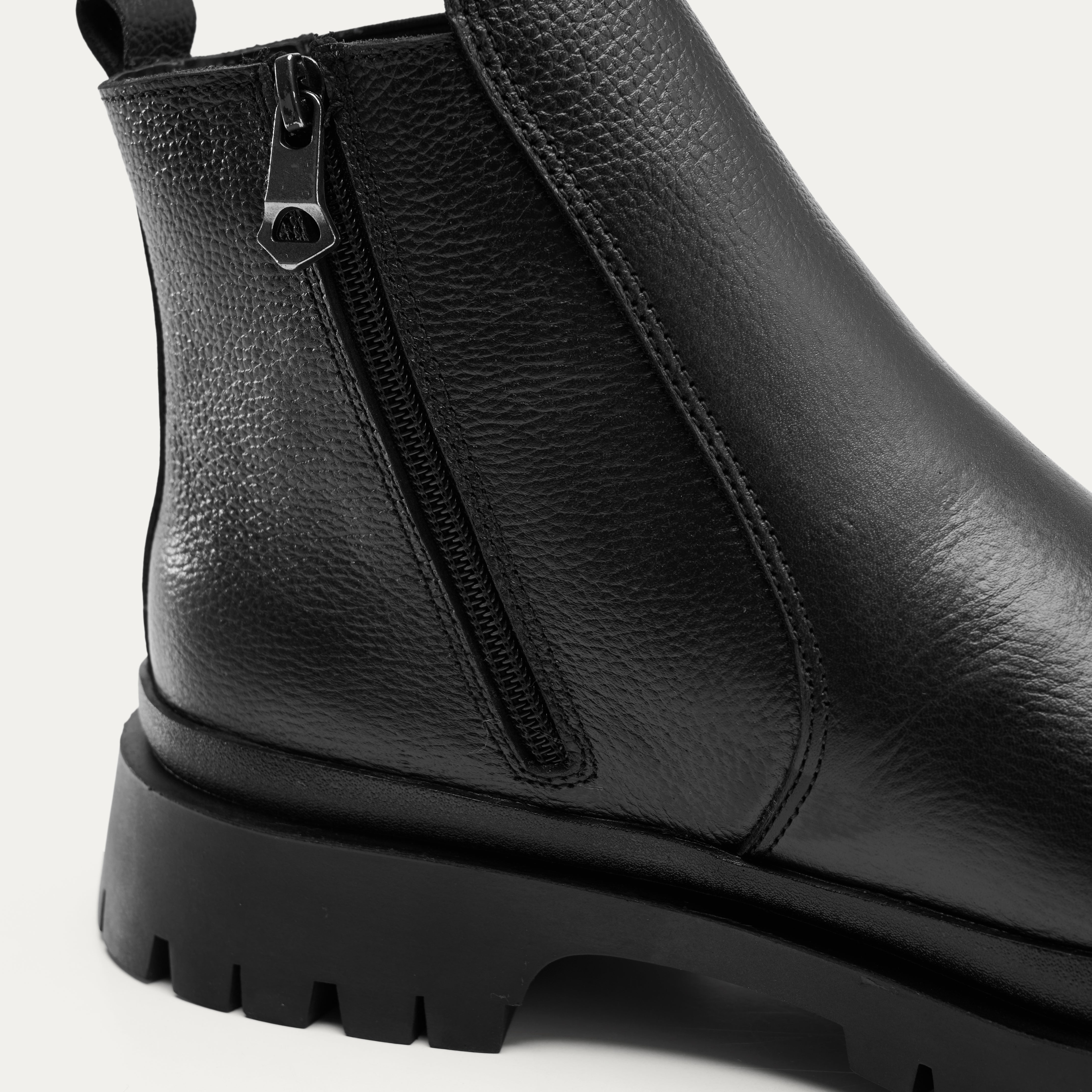 Zipper Leather Boots in Black