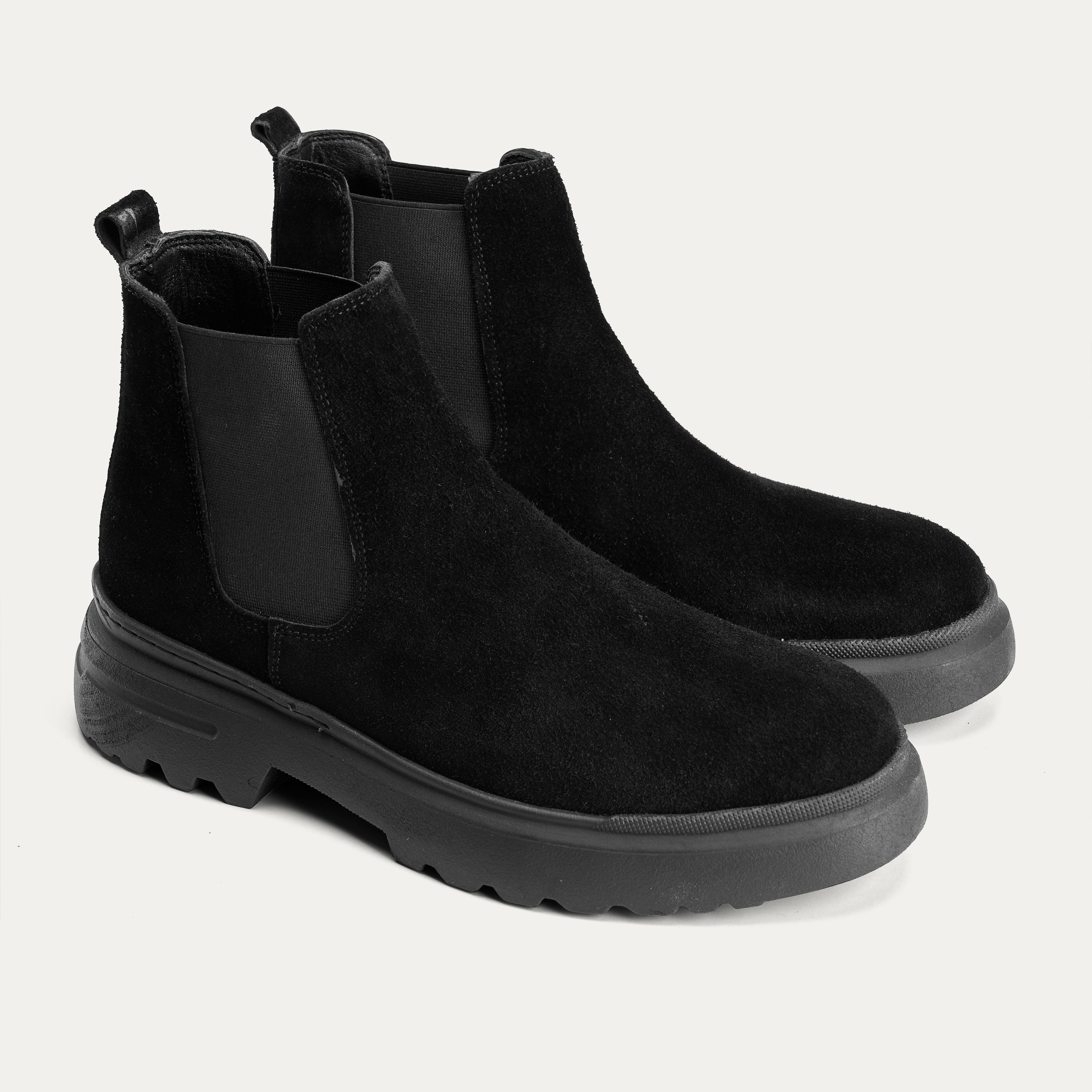 Chakka Suede in Black