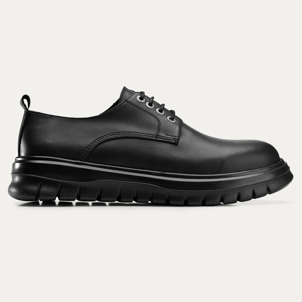 Alma Runner in Black