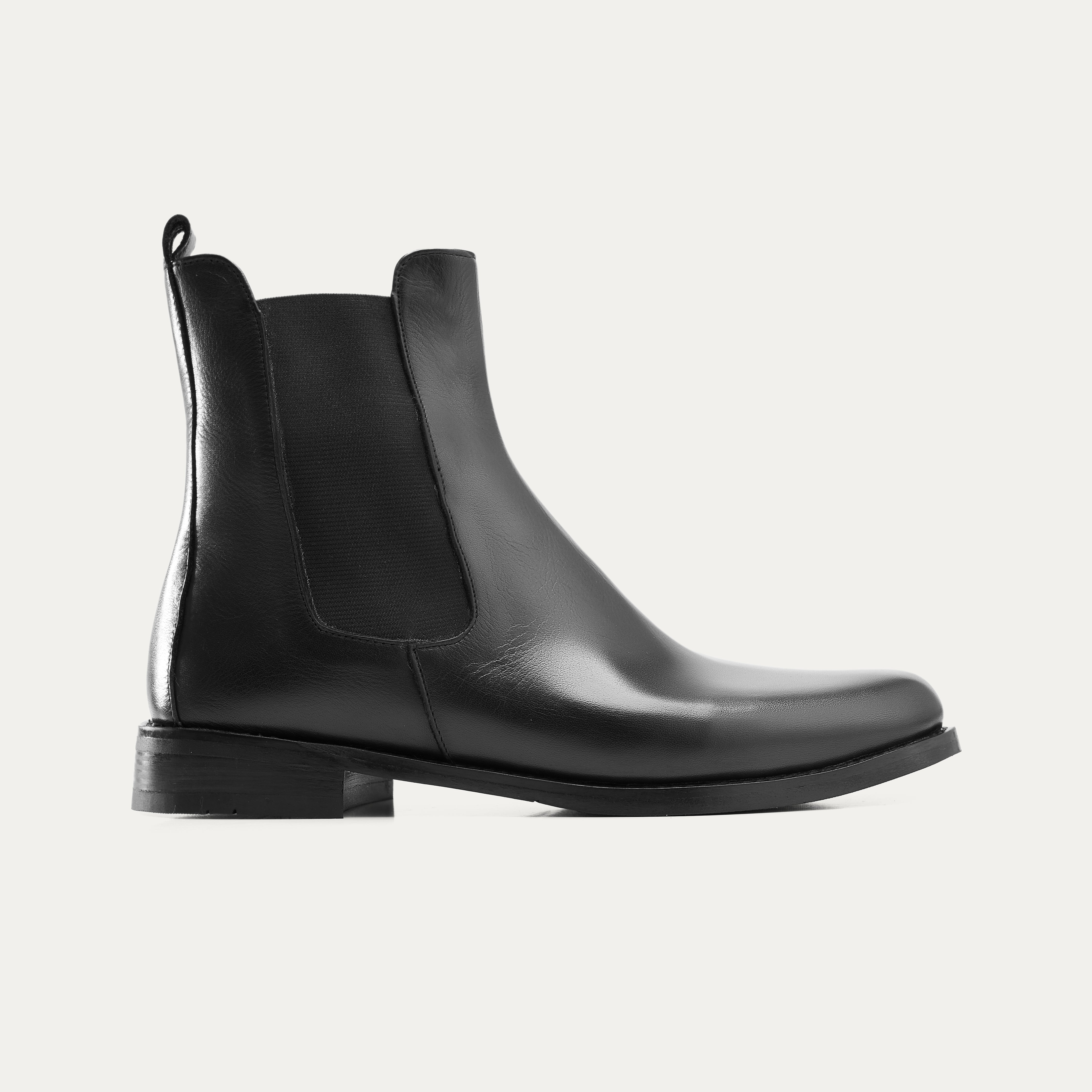 Chelsea E.T. Boots in Black Women